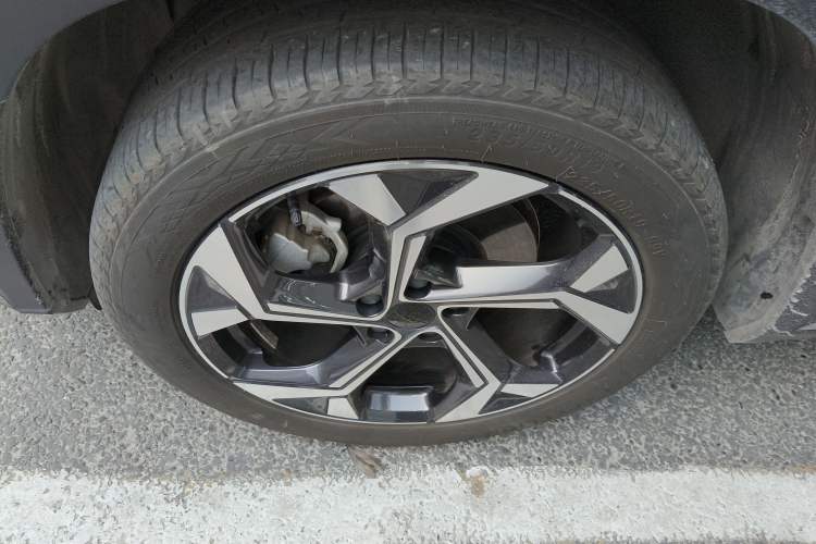 Used Geely Auto FX11 2023 1.5TD DCT Prestige Edition Left Front Wheel Hub