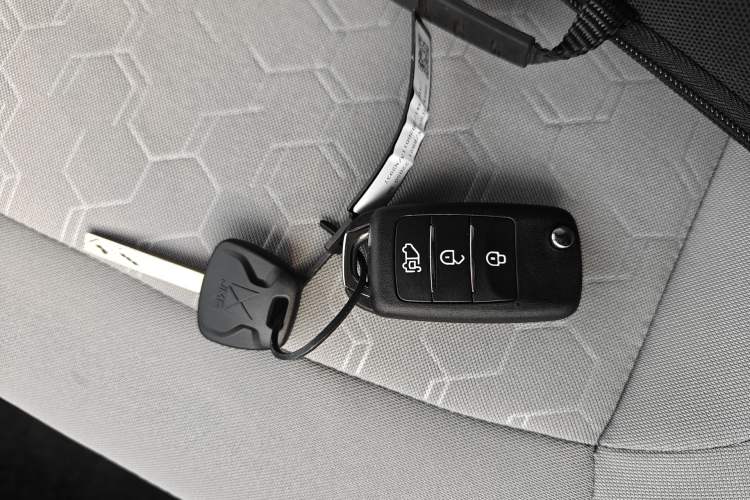 Used JMC E Fushun 2025 Model, Blind Window Version, 41.86 kWh, Short Axle, Low-roof, 3.0 tons
