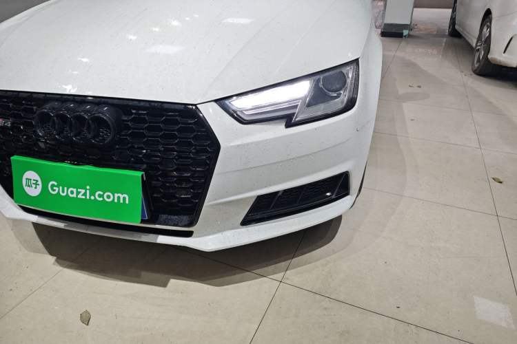 Used Audi A4L 2017 40 TFSI Ambition Edition
