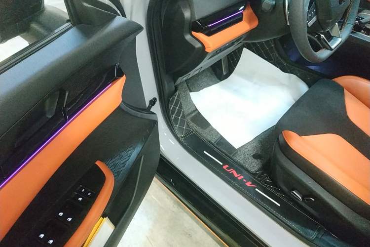 Used Changan UNI-V 2023 1.5T Sport Edition
