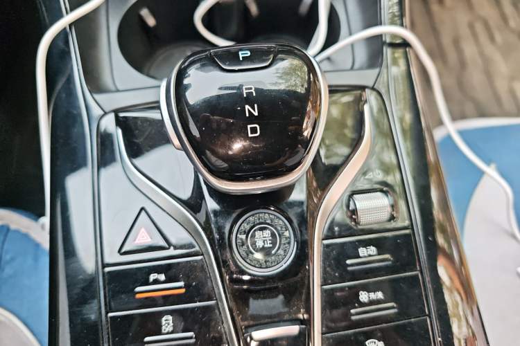 Used BYD Qin PLUS 2024 HONOR Edition DM-i 55KM Leading Model Gear Lever