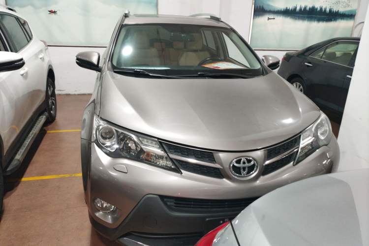Used Toyota RAV4 2015 2.5L Automatic 4x4 Luxury Edition
