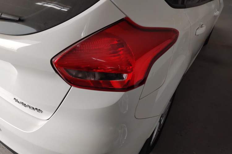 Used Ford Focus 2018 Hatchback Classic 1.6L Automatic Trendy SmartDrive Edition
