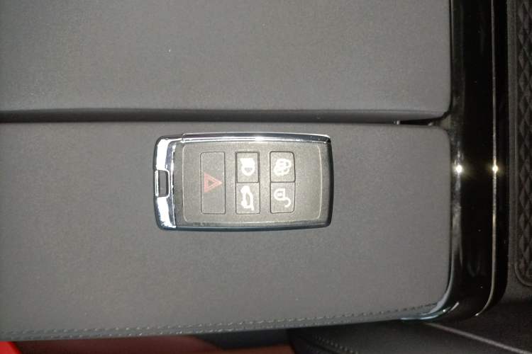 Used Land Rover Range Rover Evoque 2024 Aurora L 249 PS Prestige Light-Chasing Edition