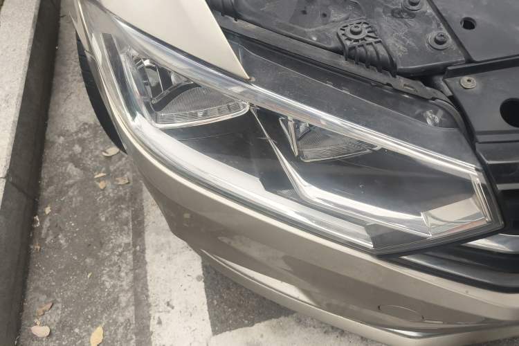 Used Volkswagen Bora 2016 1.6L Automatic Luxury Model Right Front Headlight