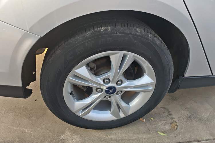 Used Ford Focus 2012 Sedan 1.6L Automatic Fashion Edition
