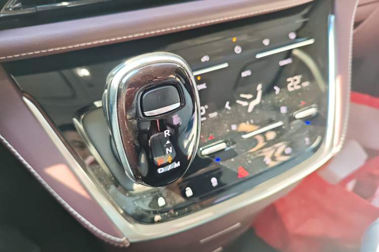 Used Buick GL8 2023 Avenir Aivia Six-Seat Deluxe Edition Gear Lever