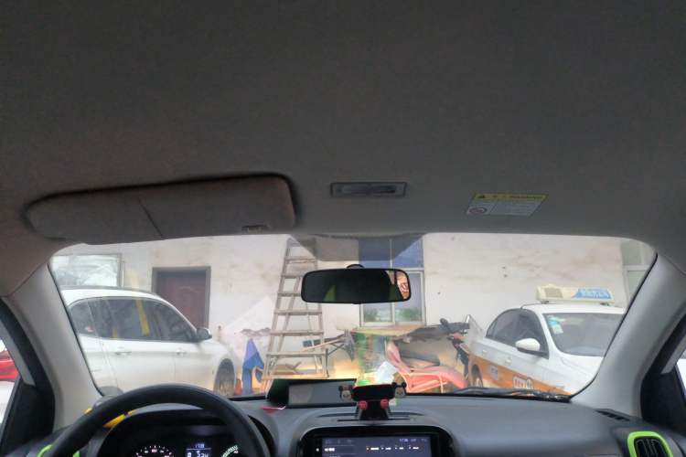 Used Roewe Clever 2021 302 km New Four-Seater Super-Efficient Version
