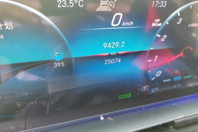 Used Mercedes-Benz GLE 2023 GLE 450 4MATIC Luxury Model Odometer Close Up