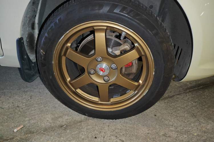 Used Ford Fiesta 2013 Hatchback 1.5L Automatic Prestige Model Right Front Wheel Hub