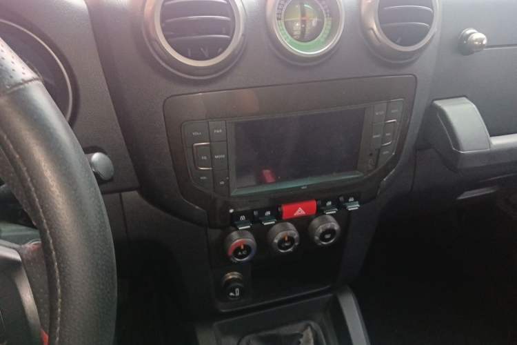 Used BAIC Off-Road BJ40 2014 2.4L Manual Cross-Country Edition Audio And AC Panel