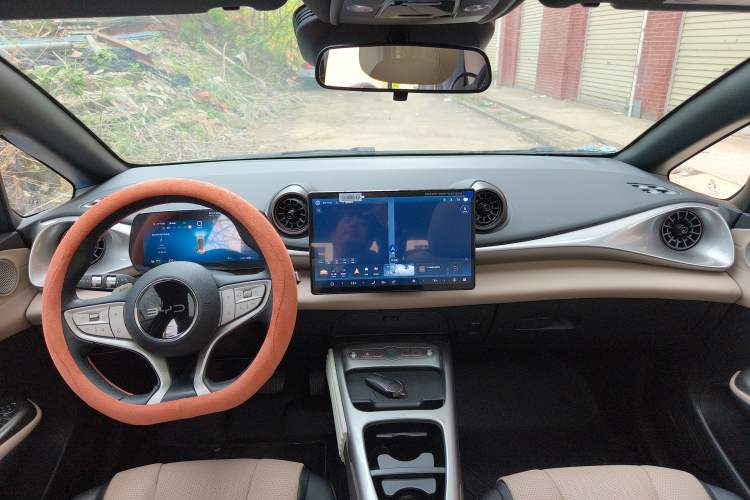 Used BYD Dolphin 2025 Intelligent Driving Version 410 km Fashion Edition
