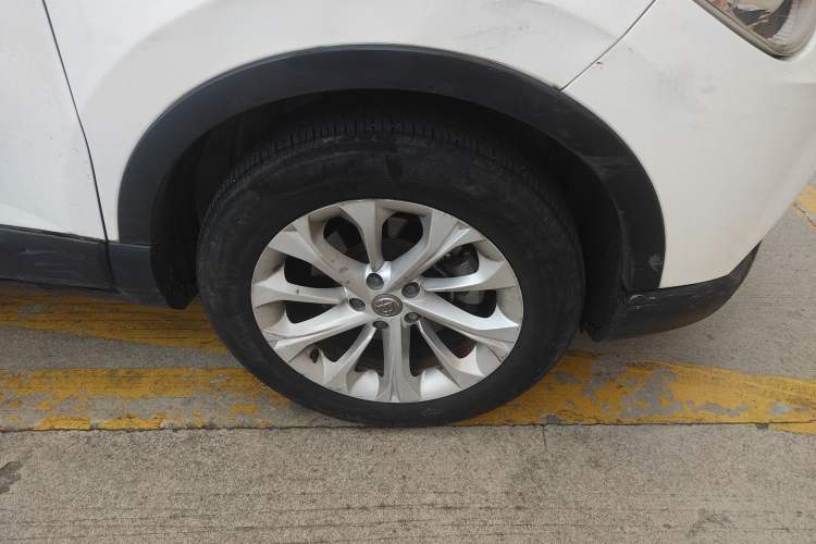 Used Brilliance V3 2016 1.5L Automatic Elite Model Right Front Wheel Hub
