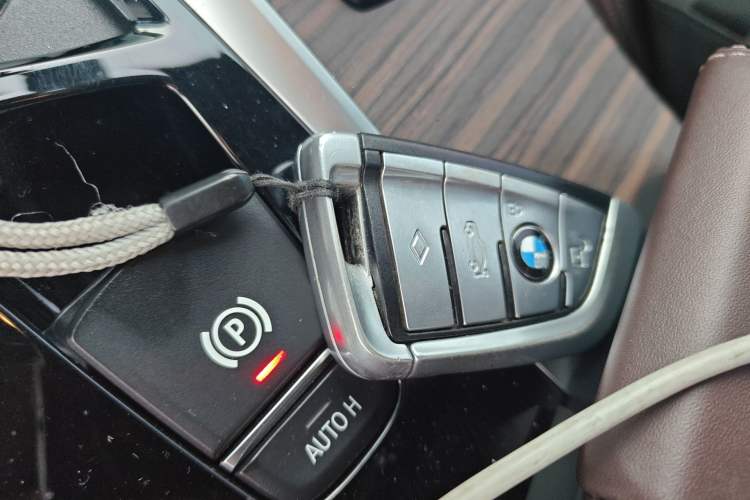 Used BMW 5 Series 2019 530Li Leading Model Luxury Package Vehicle Key