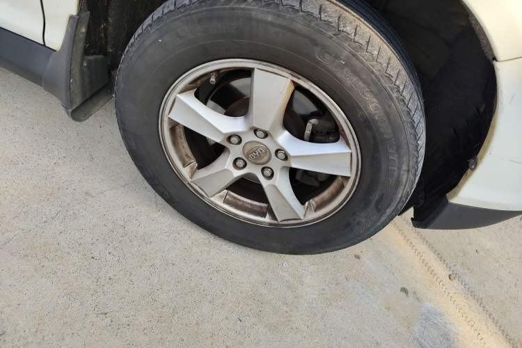 Used BYD S6 2014 1.5TI Manual Luxury 5-Seater Right Front Wheel Hub