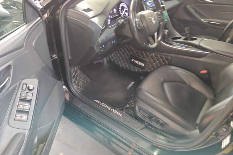 Used Toyota Avalon 2019 Dual-Engine 2.5L Luxury Edition China VI Standard