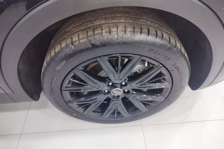 Used Hongqi HS5 2025 2.0T Two-Wheel-Drive Xuan Ying Edition Right Rear Wheel Hub