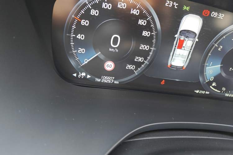 Used Volvo XC60 2018 T5 4x4 Zhiya Luxury Edition Odometer Close Up