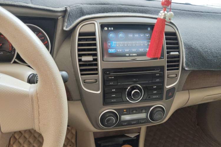 Used Nissan Sylphy 2012 Classic 1.6XE Automatic Comfort Edition Audio And AC Panel