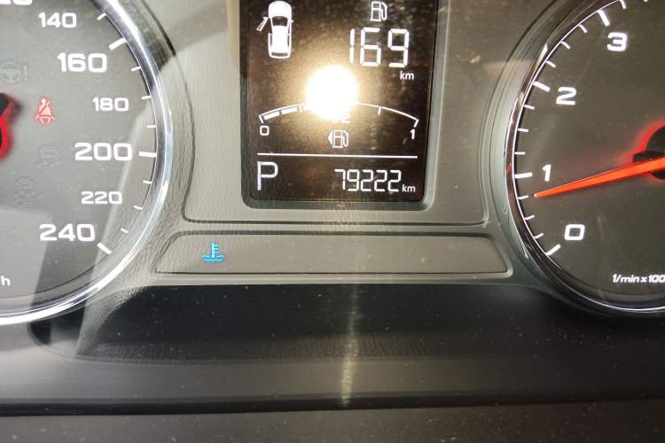 Used Roewe RX5 2016 20T Two-Wheel Drive Automatic Internet Smart Edition
