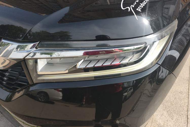 Used Honda Avancier 2017 240TURBO Two-Wheel Drive Premium Edition Right Front Headlight