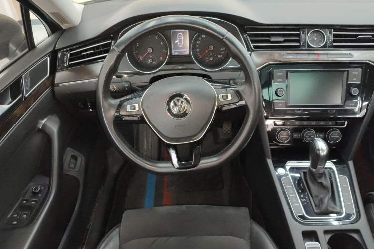 Used Volkswagen Magotan 2017 380TSI DSG Luxury Model Steering Wheel