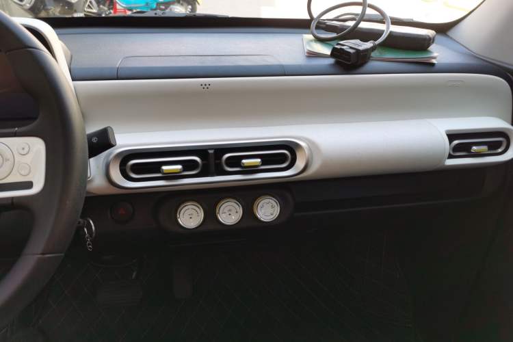 Used Wuling Hongguang MINIEV 2024 3rd Generation 215km Youth Edition Audio And AC Panel