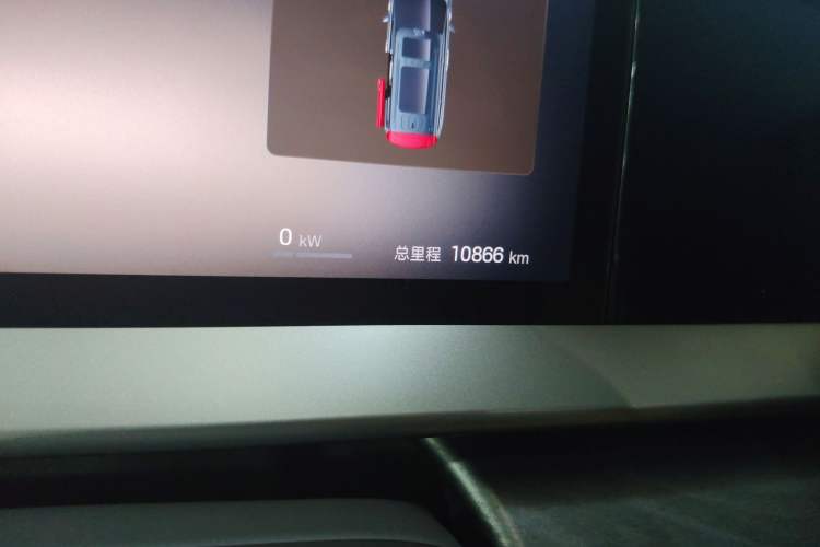 Used Denza D9 2025 DM-i Intelligent Drive 1020 Four-Wheel Drive Prestige Model
