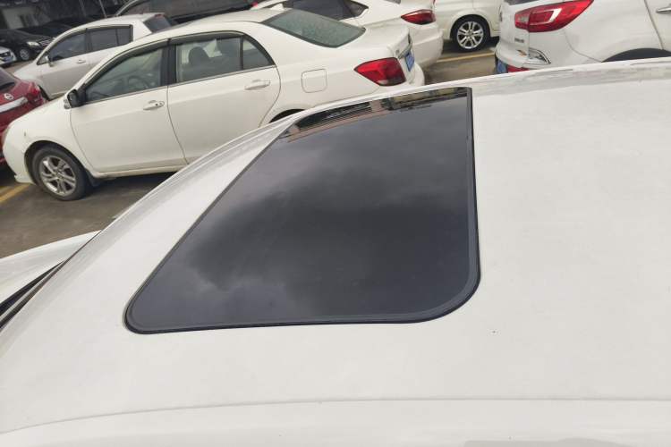 Used Volkswagen Lavida 2013 Revised Version 1.4 TSI DSG Comfort Edition Roof