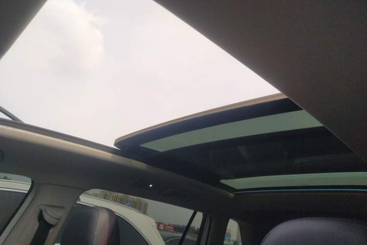 Used Volkswagen Tiguan L 2023 330TSI Automatic Two-Wheel Drive R-Line Flagship Edition Headliner