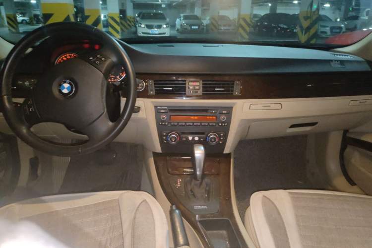 Used BMW 3 Series 2010 320i Sport Edition Center Console