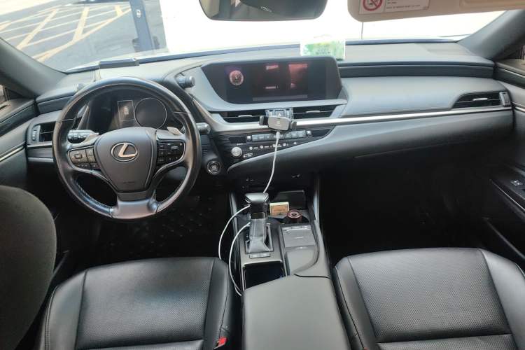 Used Lexus ES 2020 200 Excellence Edition
