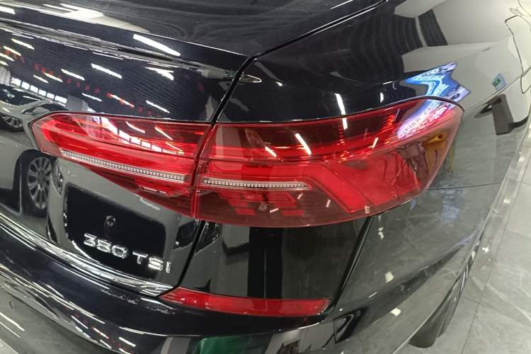 Used Volkswagen Passat 2019 330TSI Luxury Edition China VI Standard
