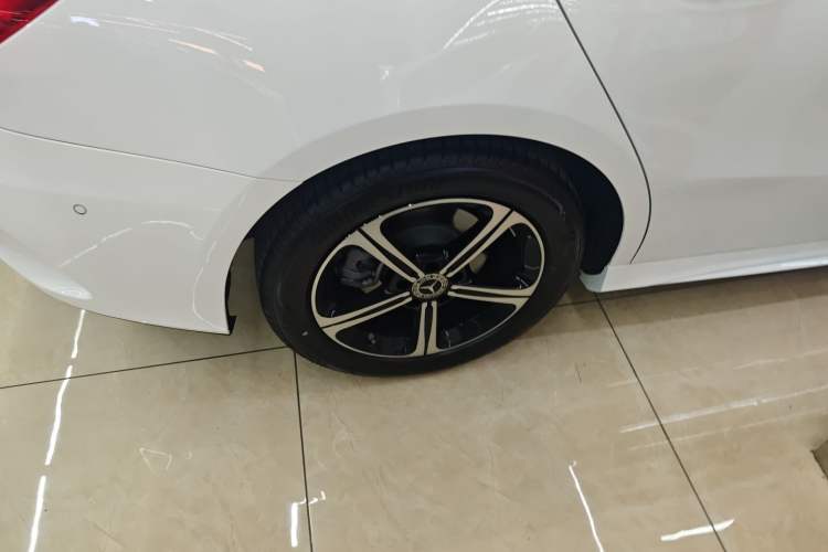 Used Mercedes-Benz A-Class 2025 A 200 L Fashion Model Right Rear Wheel Hub