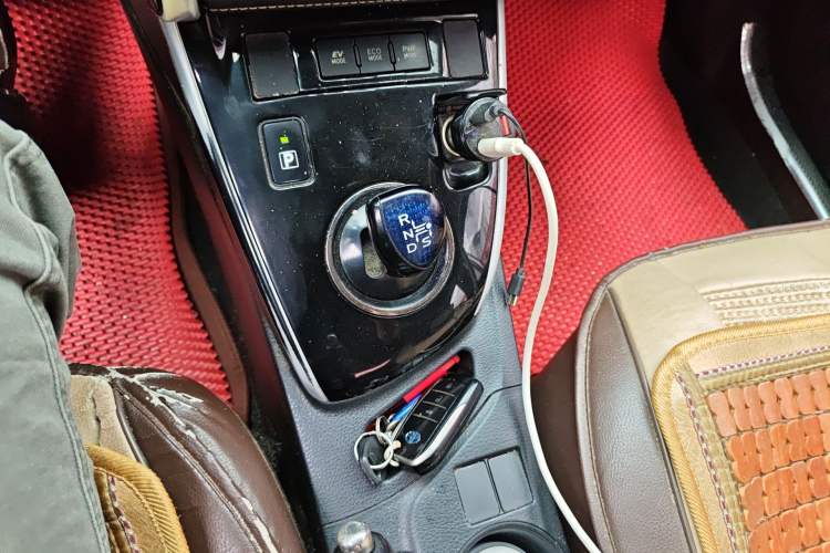 Used Toyota Levin 2017 Revised Dual-Engine 1.8H GS E-CVT Elite Sunroof Version China V Standard
