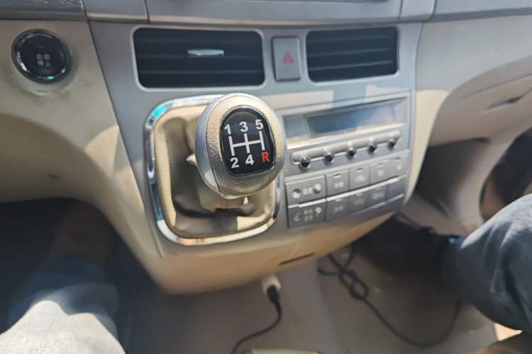 Used BYD M6 2013 2.0L Manual Comfort Edition
