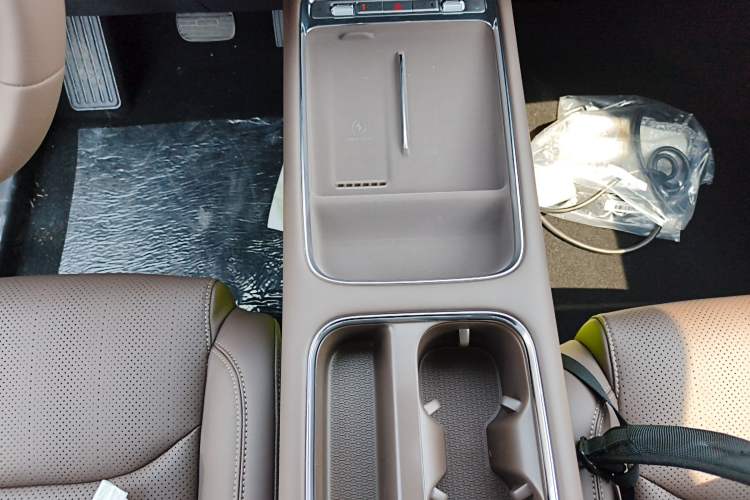 Used Wuling Starlight 730 2025 Model Pure Electric 500km Luxury Edition
