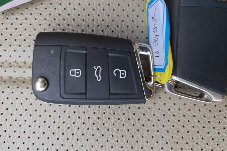 Used Volkswagen Golf 2016 1.6L Automatic Comfort Model Interior 1