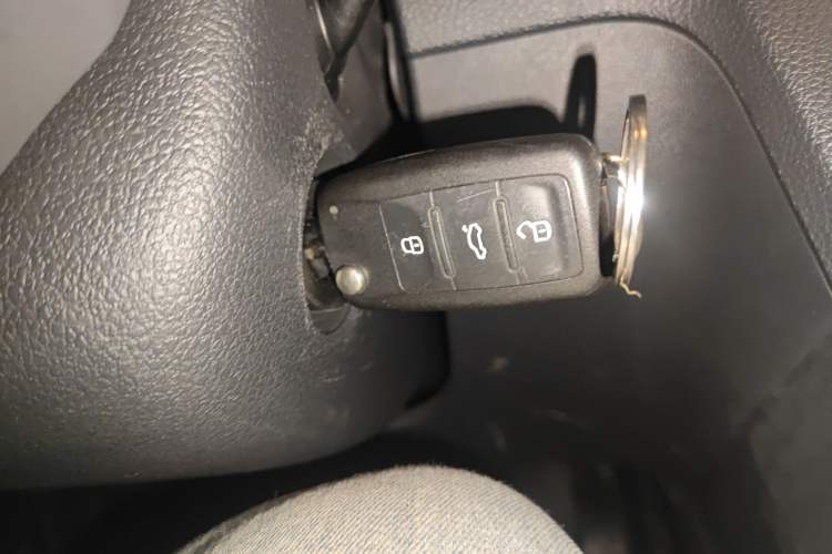 Used Volkswagen Santana 2016 Cross 1.6L Automatic Fashion Edition Vehicle Key