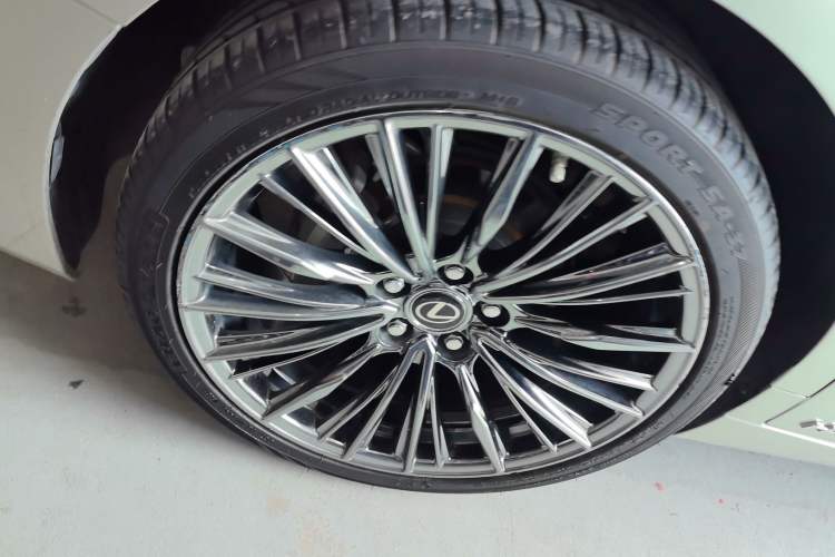 Used Lexus ES 2018 300h Premier Edition China VI Standard
