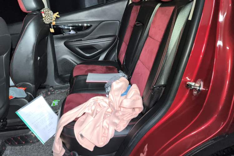 Used Buick Encore 2016 18T Automatic All-Wheel-Drive Flagship Model Left Rear Seat