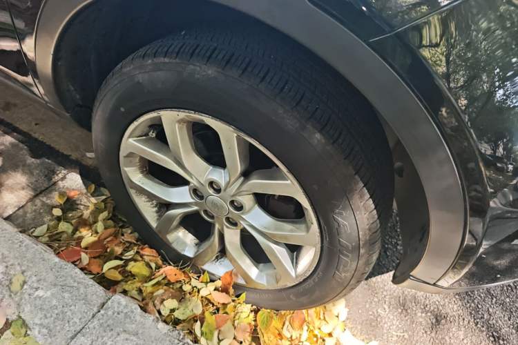 Used Land Rover Discovery Sport 2016 2.0T HSE Right Front Wheel Hub