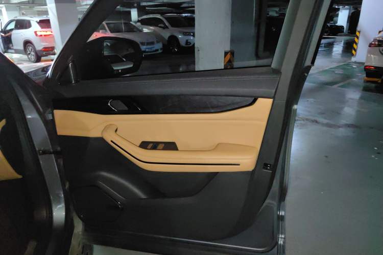 Used Lynk & Co 09 2021 2.0T Halo Six-Seater