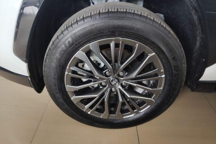 Used Toyota Wildlander 2024 Dual-Motor 2.5L E-CVT Two-Wheel Drive Luxury PLUS Edition Left Front Wheel Hub