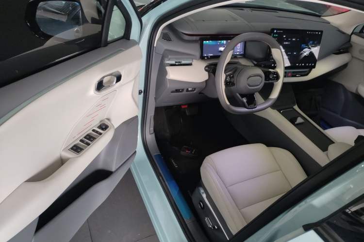 Used Lynk & Co 06 EM-P 2023 EM-P 126 Long-Range Halo