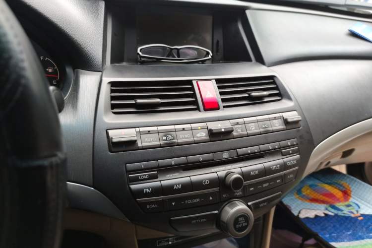 Used Honda Accord 2010 2.0L EX Audio And AC Panel