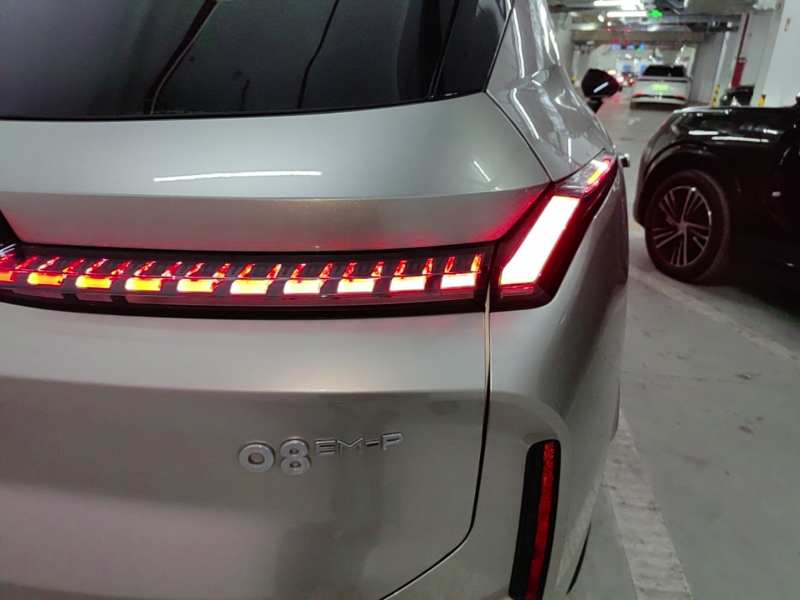 Used Lynk & Co 08 EM-P 2025 120km Long-Range Pro — 7