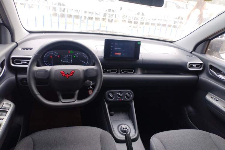 Used Wuling Hongguang New Energy 2025 Extended-Range Hybrid 50KM Comfort Version