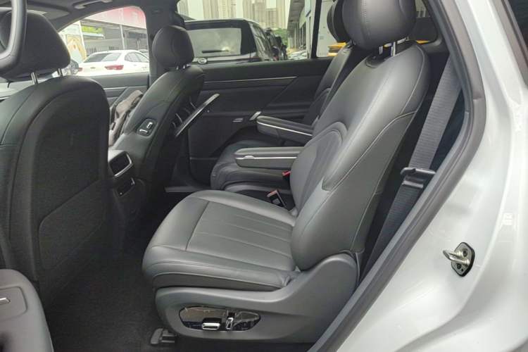 Used Dongfeng eπ eπ008 2026 Model Six-Seat Pure-Electric Family Edition
