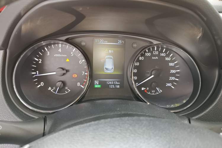 Used Nissan Qashqai 2016 2.0L CVT Elite Edition Odometer Close Up